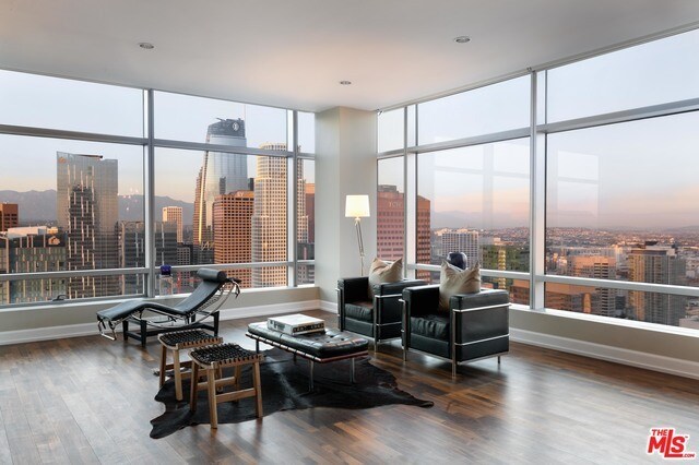 Foto del edificio - 900 W Olympic Blvd