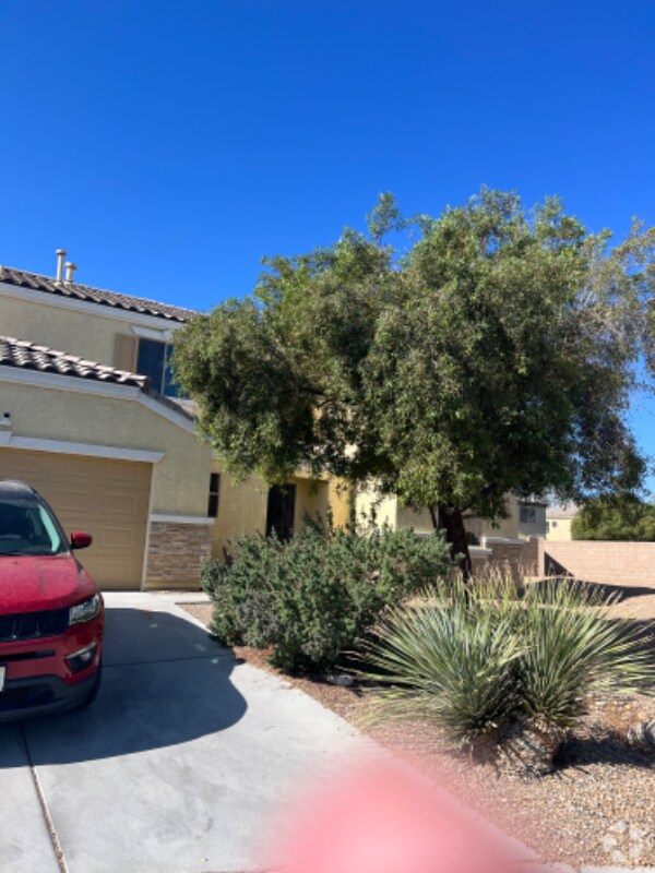 Geyser Peak Apartments for Rent with Hardwood Floors North Las Vegas