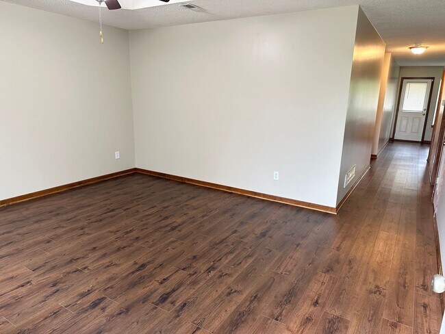 Building Photo - 2 Bed Single Level Duplex in Blue Springs