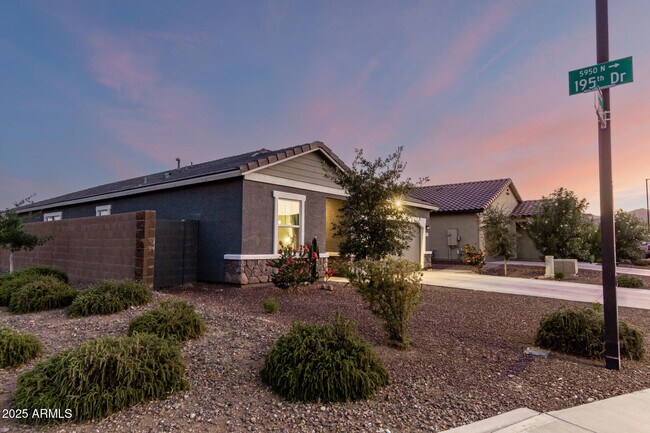 Building Photo - 19531 W Palo Verde Dr