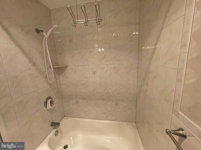 Foto del edificio - 54303 Delaire Landing Rd