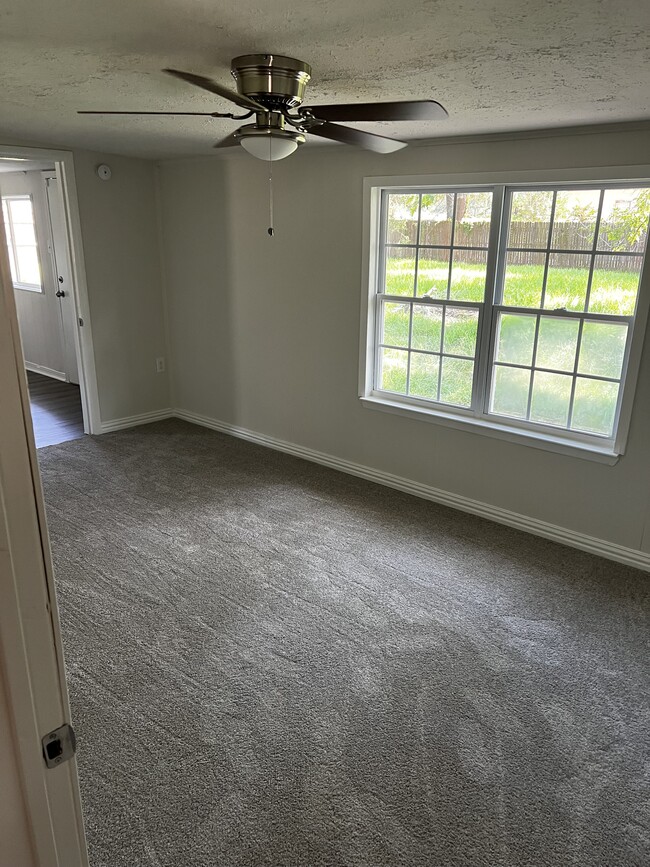 Building Photo - 230 N Holly Ave