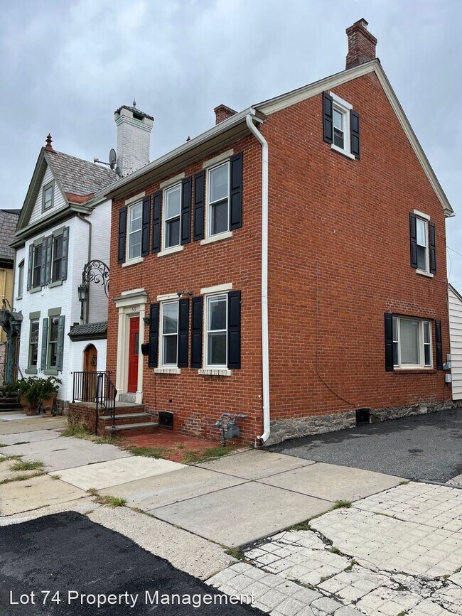 Building Photo - 2 br, 1.5 bath House - 320 W. Broad St.