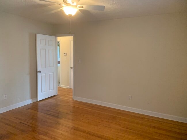 Building Photo - 922 Papaya St