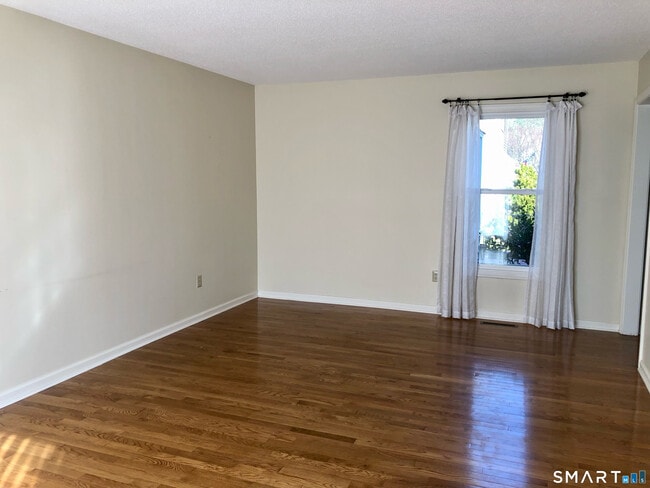 Building Photo - 409 Georgetown Dr