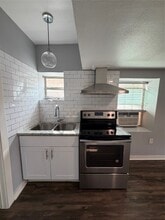 Building Photo - 4630 Woodside St