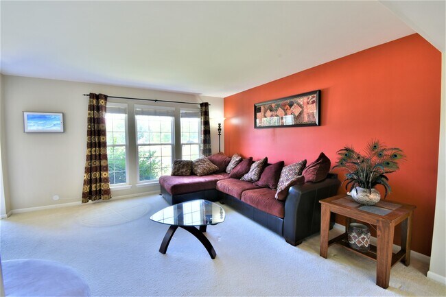 Building Photo - 447 Farnsworth Cir