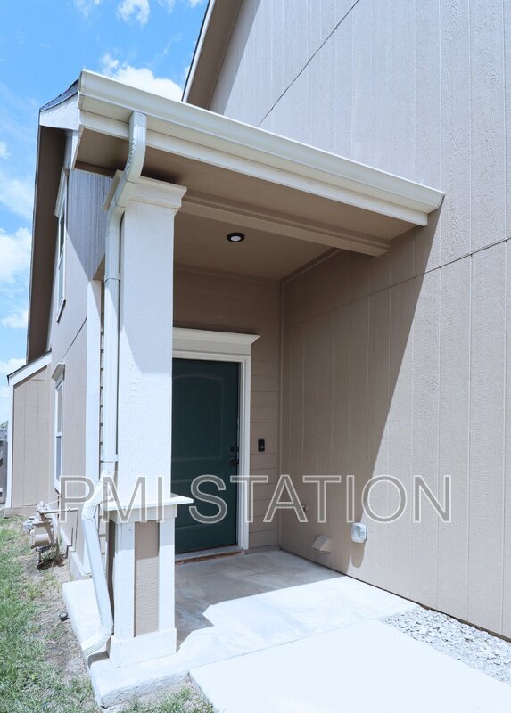 Building Photo - 3169 Charlotte Ln