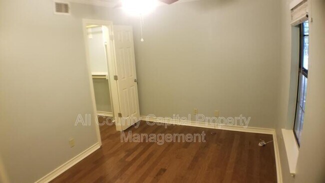 Building Photo - 407 E 45th St