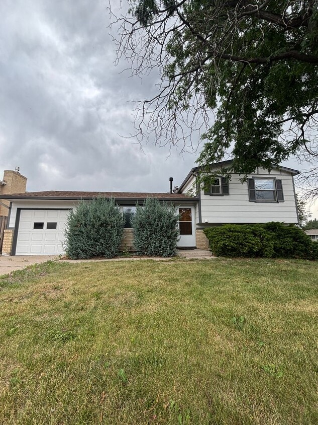 Primary Photo - 3 bed, 1.5 bath - Available Now! MileStone...