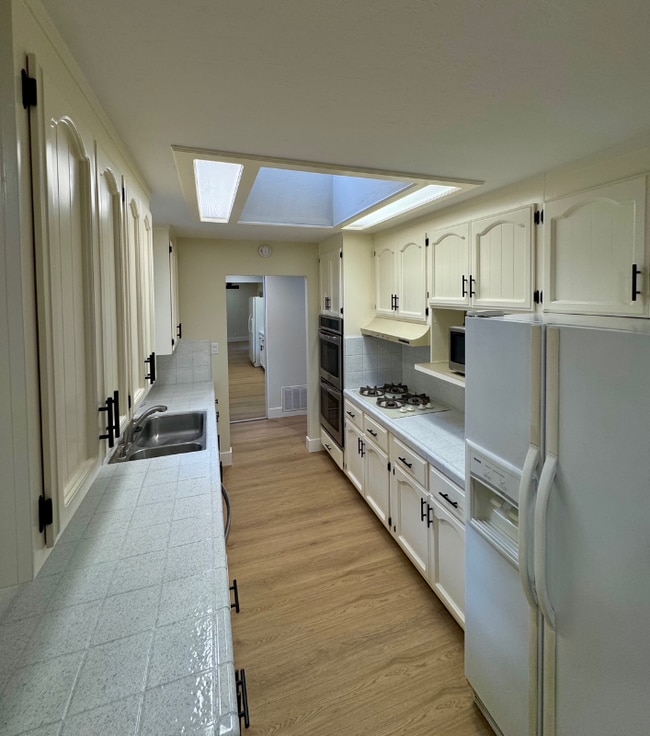 Building Photo - 1543 Willowbrook Dr