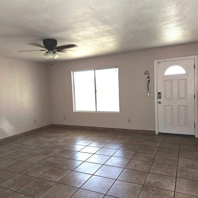 Building Photo - 3 bedroom/2 bath home for Rent