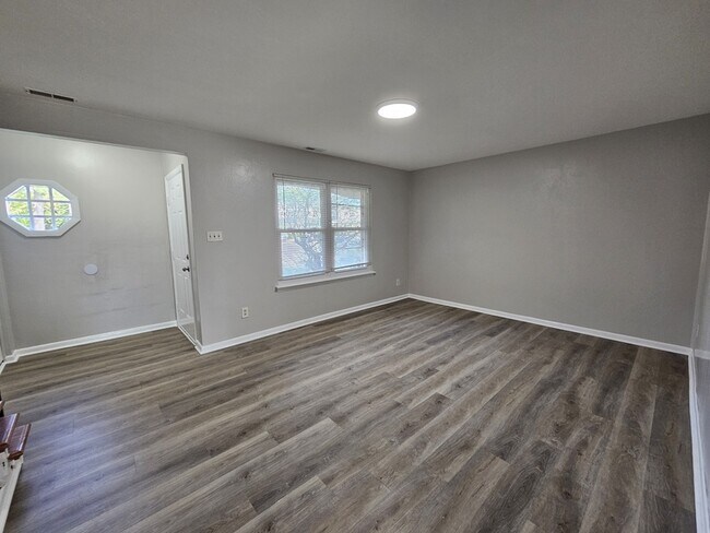 Foto del edificio - 723 Atterbury Ct