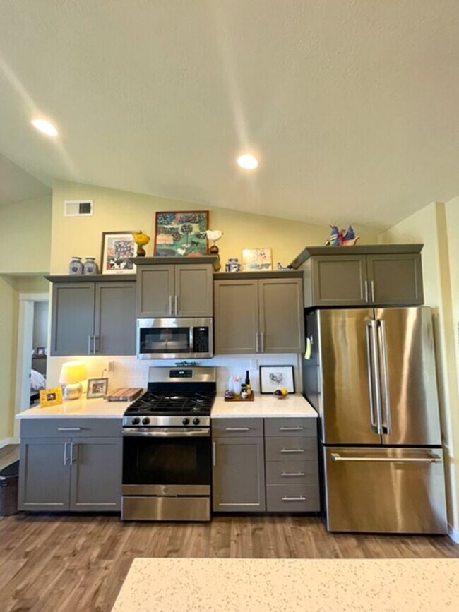 Foto del edificio - Beautiful 4 bedroom in Redmond with large ...