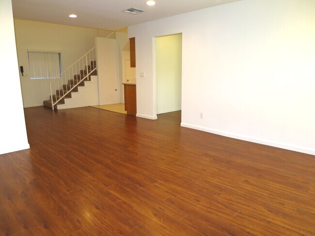 Building Photo - 458 W Elk Ave