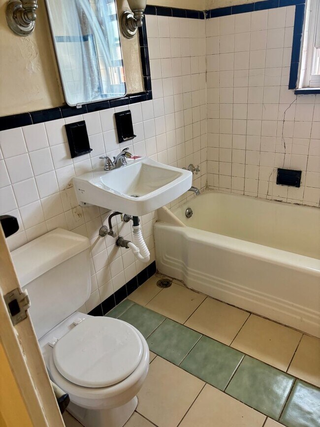Foto del edificio - Top Floor 2 Bedroom unit in Shadyside