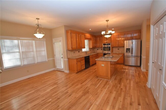 Building Photo - 9180 Chapelwood Dr