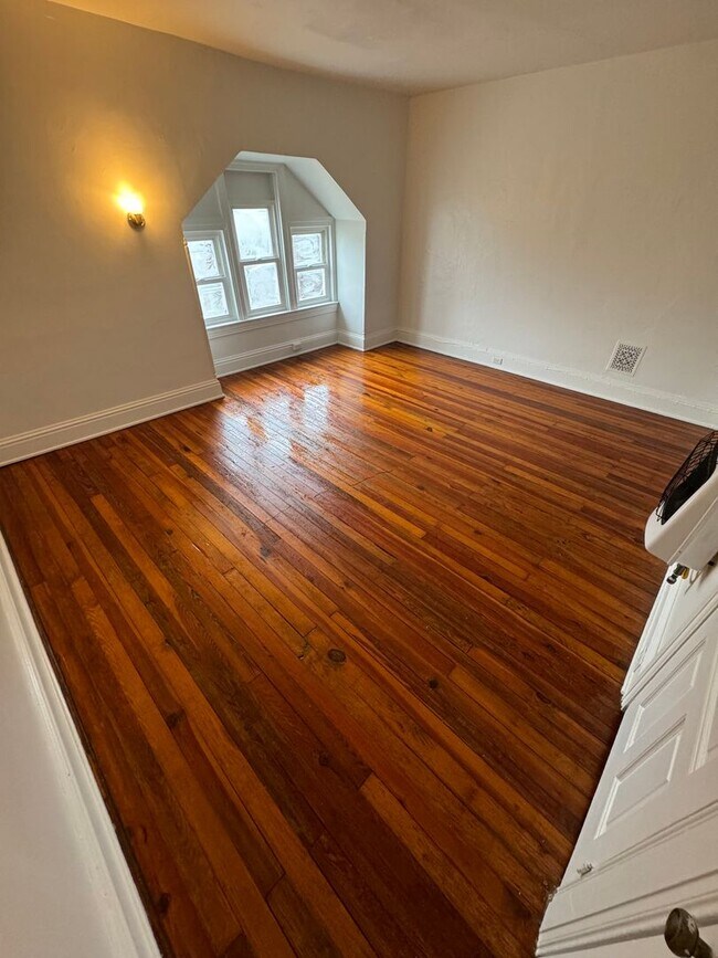 Foto del edificio - 3rd floor Spacious Efficiency on the Avenues