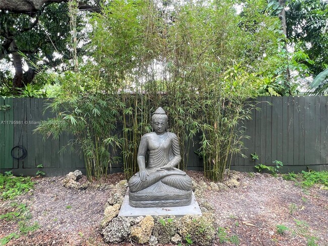 Foto del edificio - 315 NE 110th St