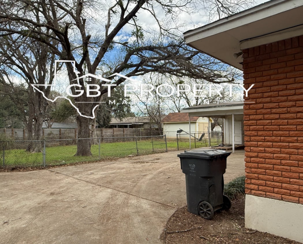Foto del edificio - Charming 3-Bedroom Brick Home for Rent in Cedar Ridge – Waco, TX