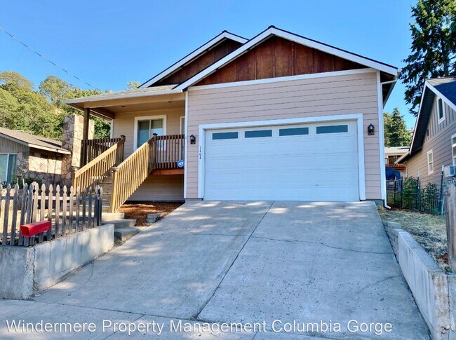 Building Photo - 3 br, 2 bath House - 1404 E 15th St