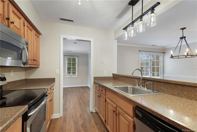 Building Photo - 1201 Nutmeg Dr