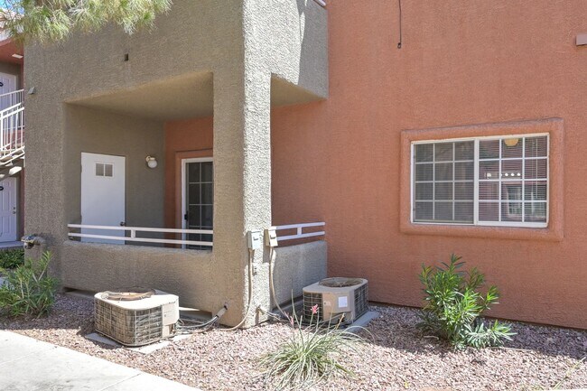 Building Photo - NE Near Nellis! Gated! Community Pool, Spa...