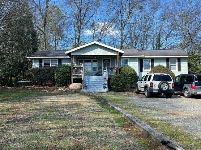 Photo - Cozy 4- bedroom house!
