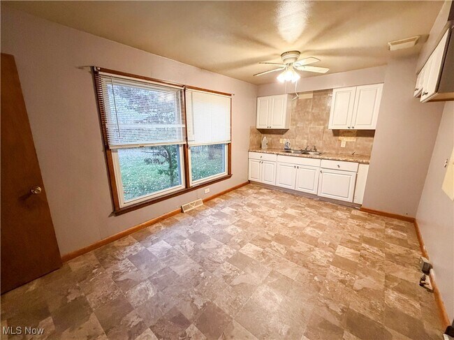 Building Photo - 3380 Sunnybrooke Dr