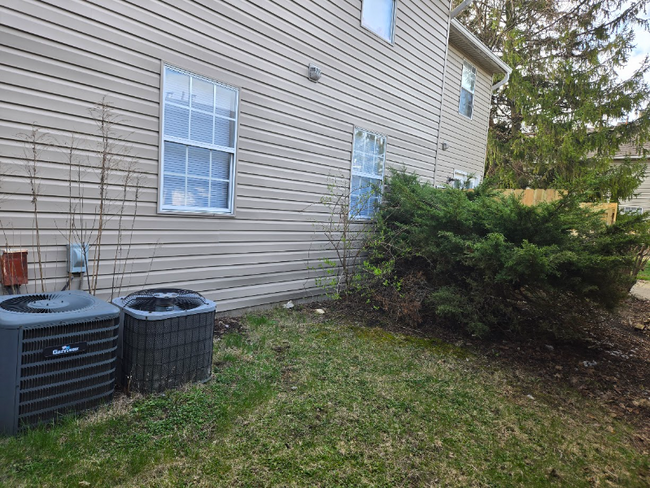 Building Photo - 7871 Thornfield Ln