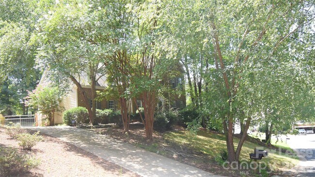 Building Photo - 3704 Wind Ridge Pl