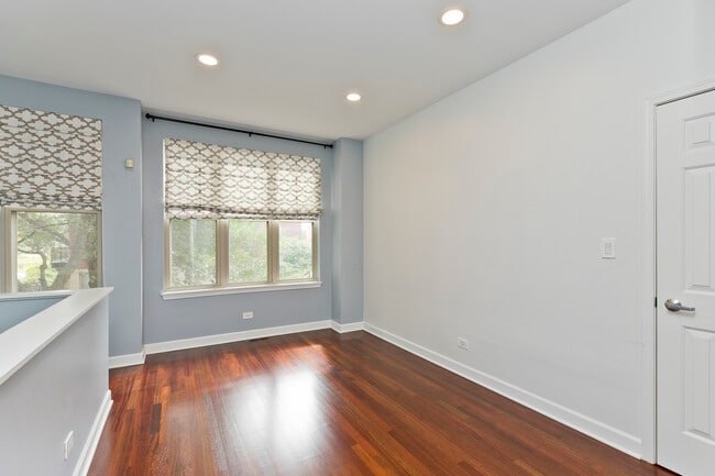 Foto del edificio - 1332 N Burling St