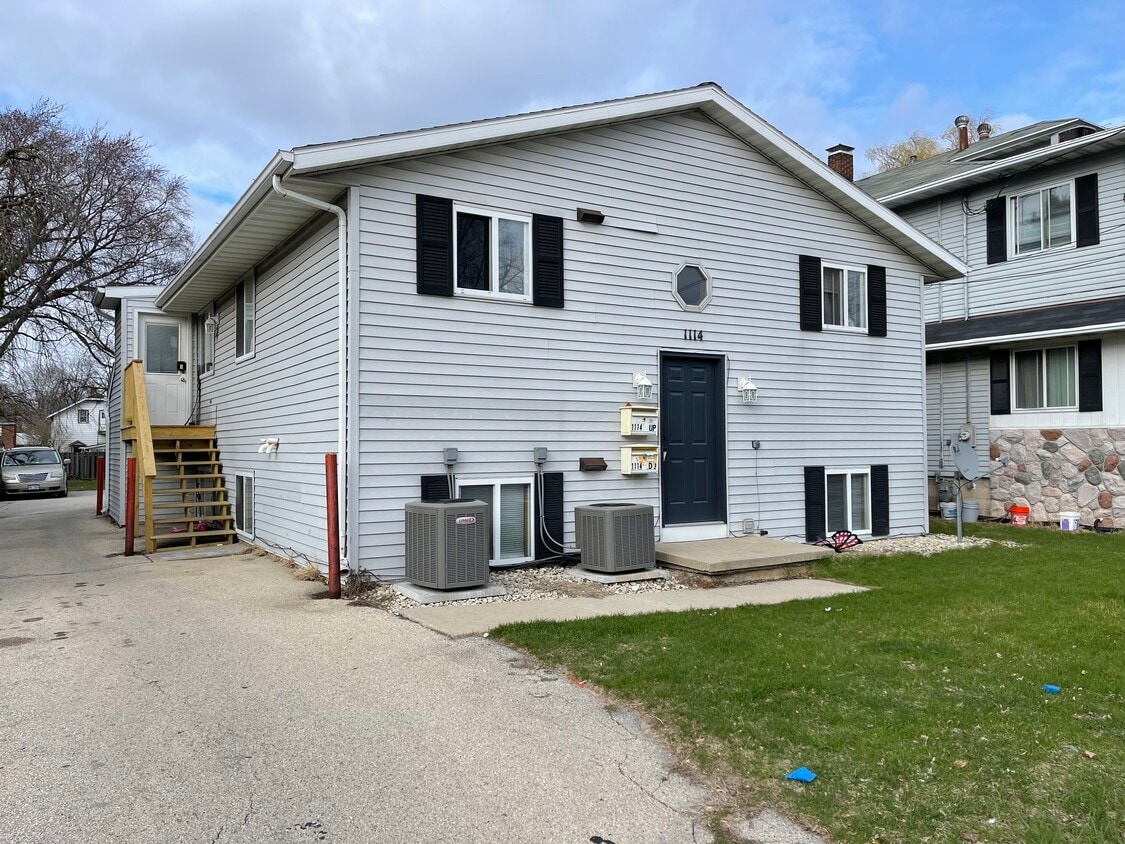 1114 Shawano Ave Unit Lower, Green Bay, WI 54303 Apartments in Green Bay, WI