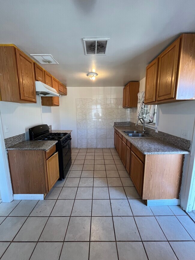 Foto del edificio - 649 Gilwood Ave