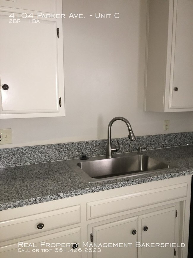 Building Photo - 4104 Parker Avenue Unit C