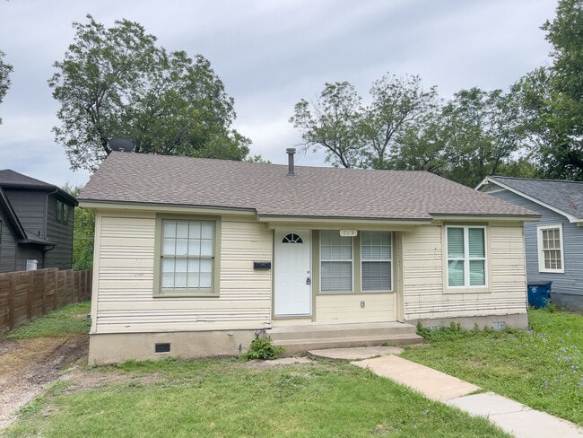 Building Photo - 713 Harris Ave