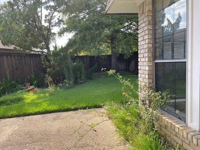 Building Photo - 7205 Claybrook Dr