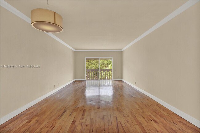 Foto del edificio - 100 Edgewater Dr