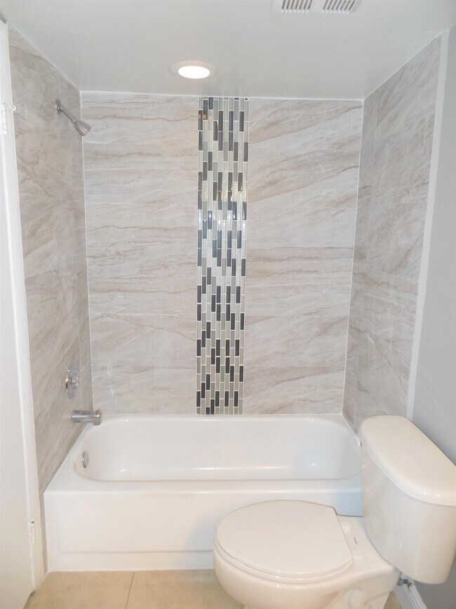 Foto del edificio - 5740 Rock Island Rd