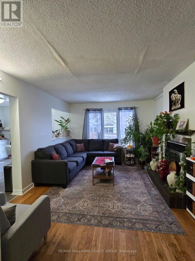 Building Photo - 1863 Leclair Crescent