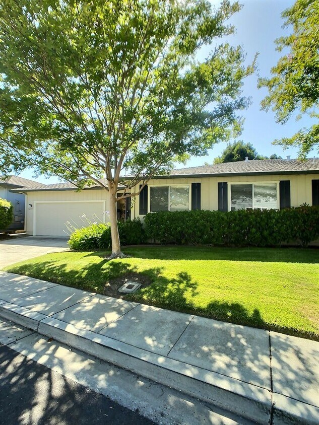 Foto principal - 3 Bedroom Duplex in Sunnyvale