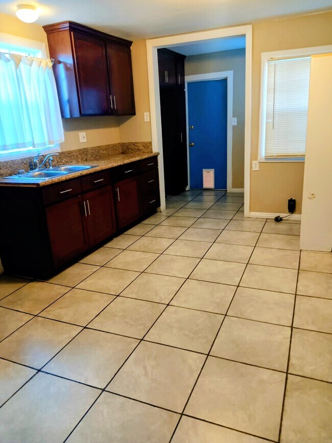 Foto del edificio - 2925 Wall Ave