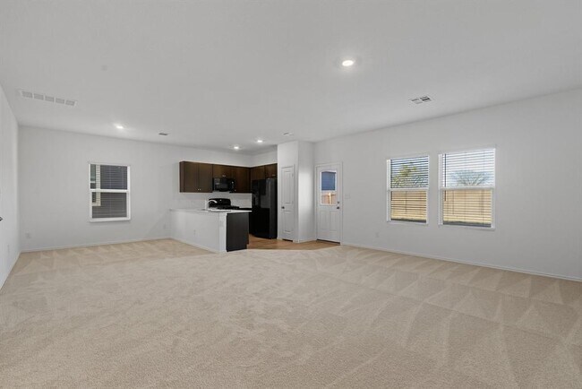 Building Photo - 402 Whoopers Loop