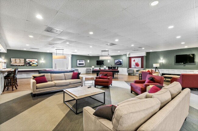 Interior Photo - Skyland Pointe