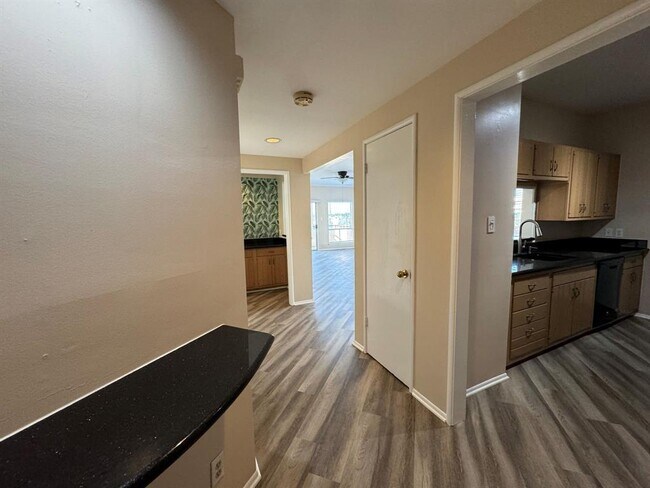 Building Photo - 1306 Marina Bay Dr
