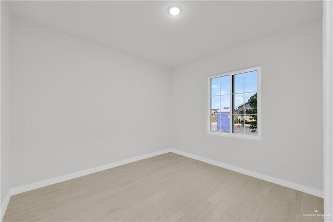 Foto del edificio - 32 Nerine Ave