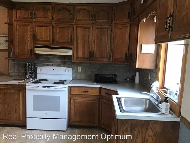 Foto del edificio - 6 br, 2 bath House - 545 E 4th St