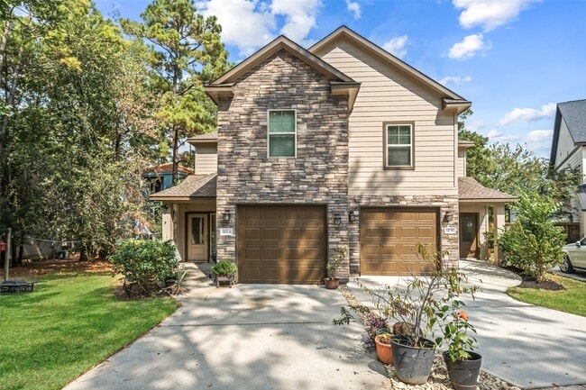 Building Photo - 1413 E April Villa