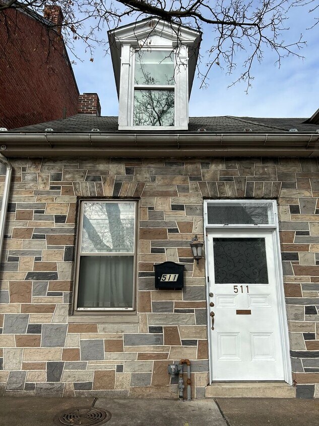 Foto principal - Cozy 2-Bedroom Home with Bonus Rooms in Lancaster - Private Backyard!