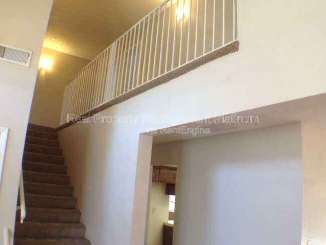 Foto del edificio - 675 N Claremont Ave